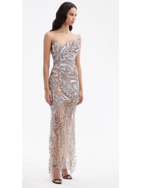 Oscar de la Renta Dresses & Skirts - Oscar De La Renta Crystal-Embroidered Tulle Gown